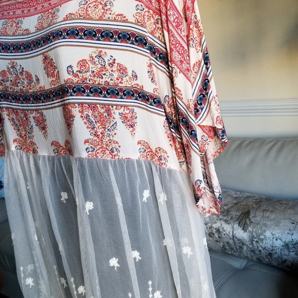 Soieblu Patterned Lace Top - Picture 10 of 16